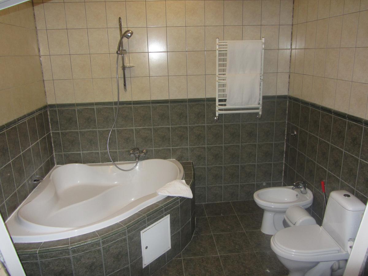Park Hotel Kiev Esterno foto